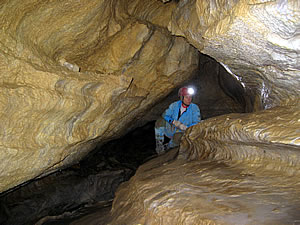 Speleologist in The Mała Cave in Mułowa - fot. K. Recielski